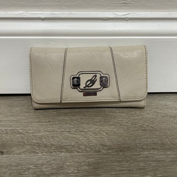 NWOT Guess Ivory Wallet - Picture 1 of 4